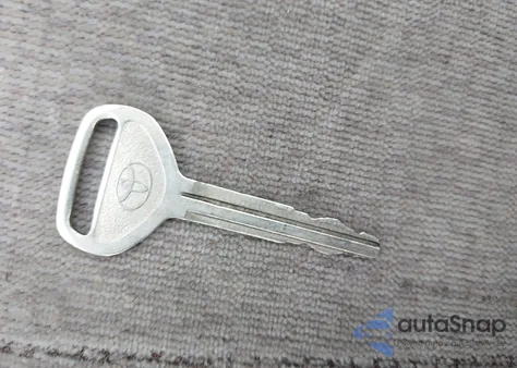 2004 Toyota Corolla Le из США, поврежденный, VIN 2T1BR32E64C287414